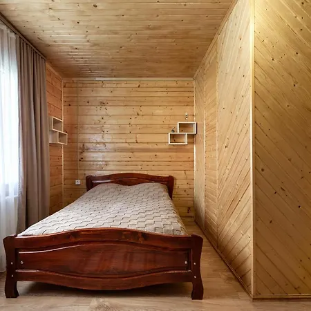 гостинний двір карпатія, فيرخوفينا