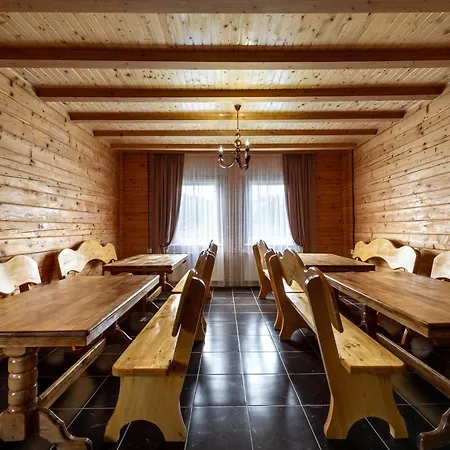 гостинний двір карпатія, Деревянный коттедж