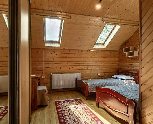 гостинний двір карпатія, Lodge *